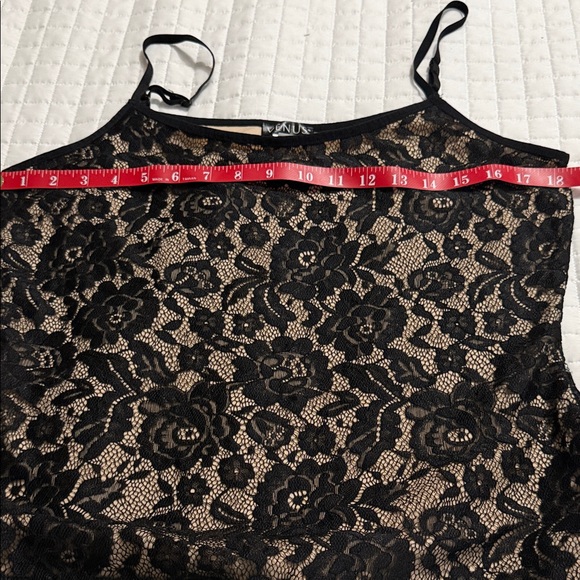 VENUS Elegant Black Floral Camisole - Picture 4 of 6
